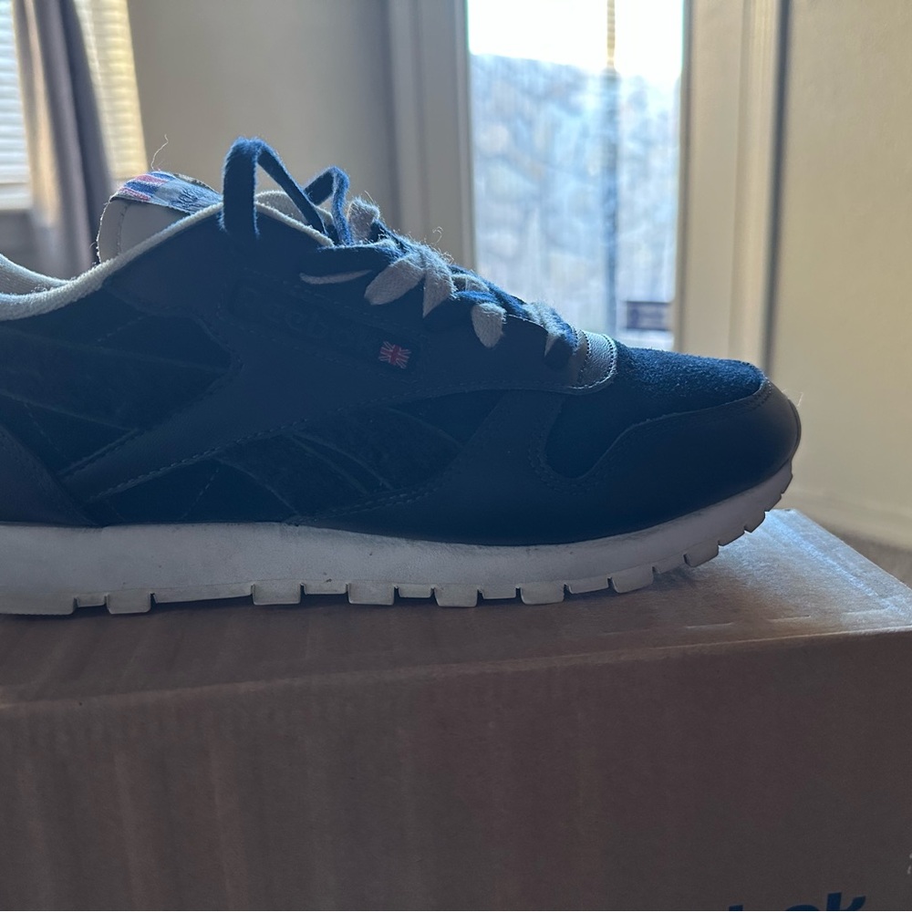Navy Blue Reebok Classics - Picture 4 of 6